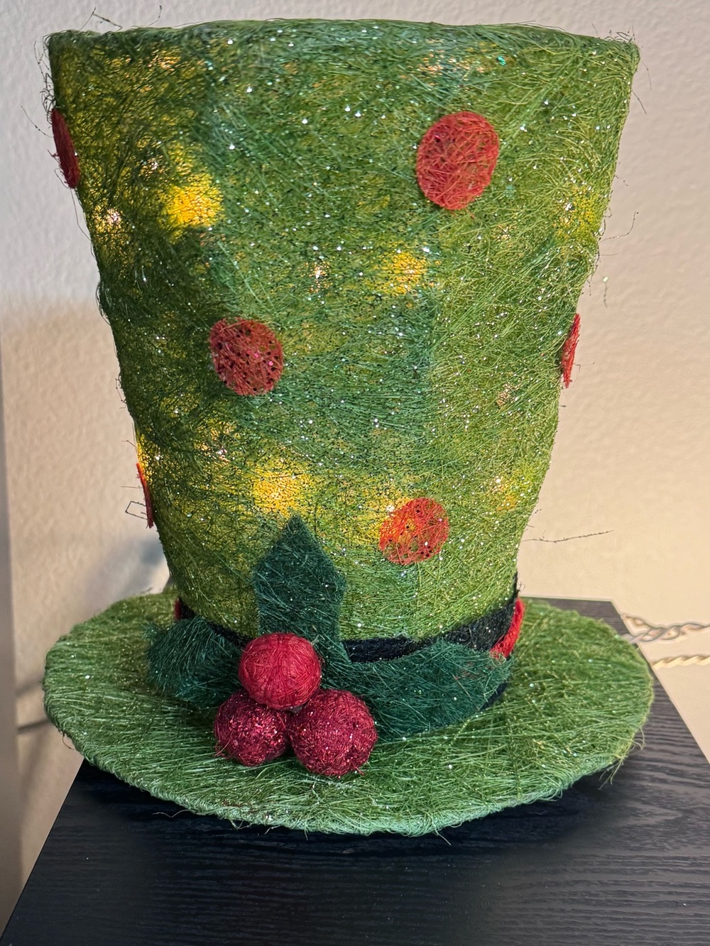 Source Unknown Green Holiday Top Hat with Red Berry Accents